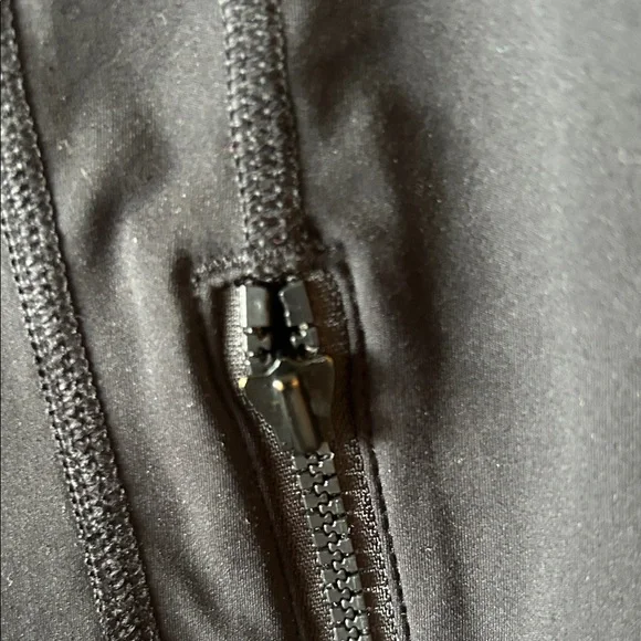 Lululemon Women's Black Jacket.   Size 6 - Picture 8 of 15